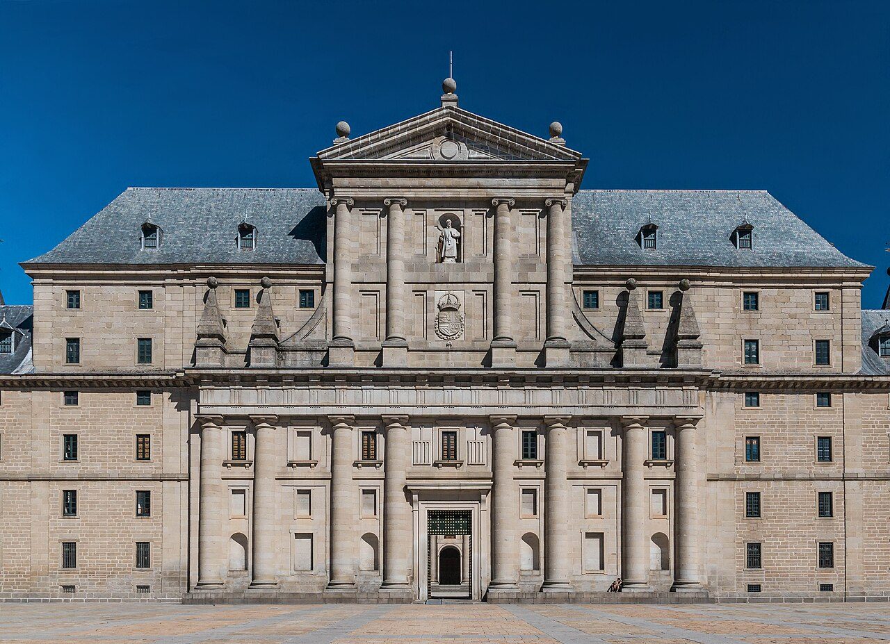 Fachada del Real Monasterio de San Lorenzo de El Escorial, lo imprescindible que ver en El Escorial