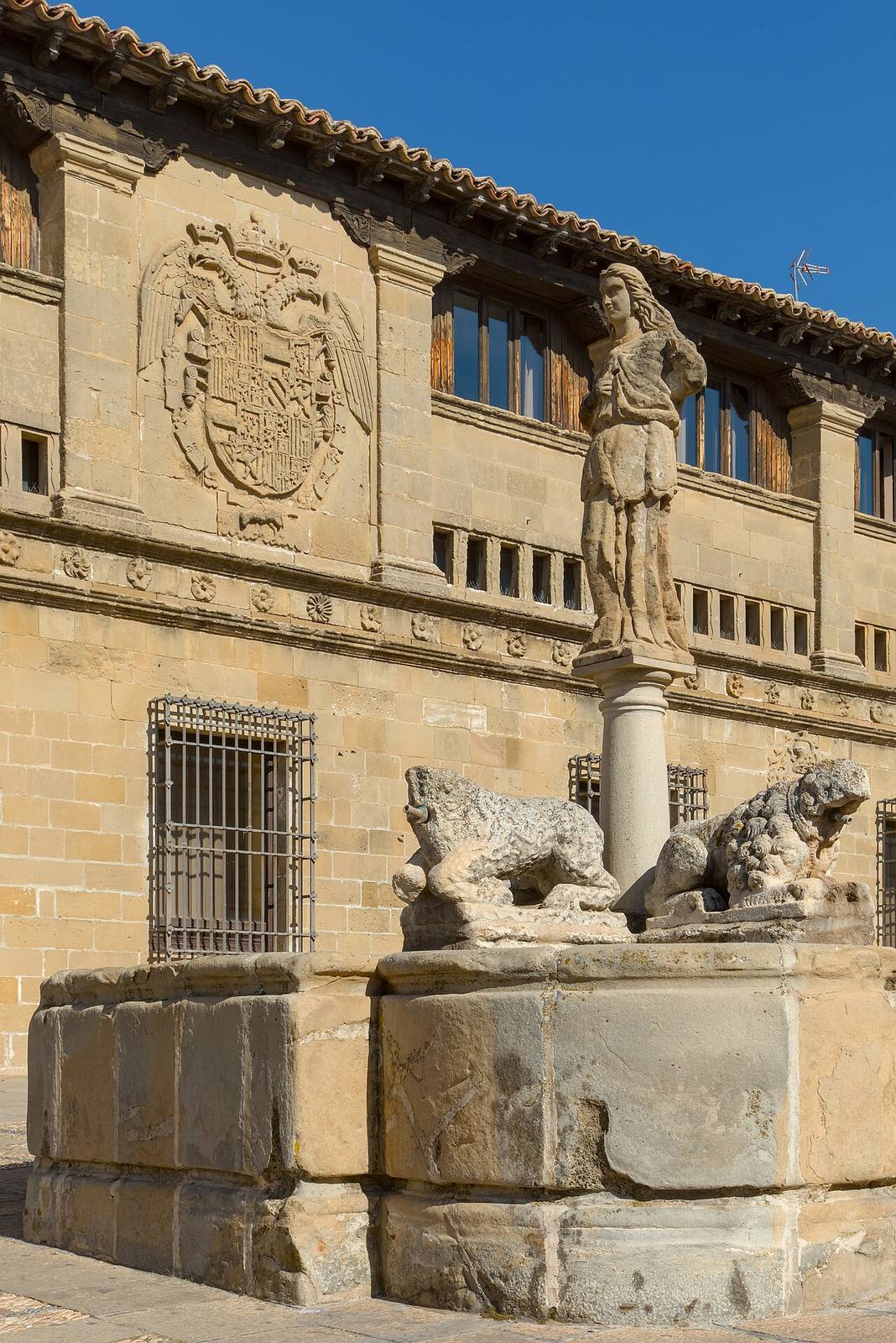 La Fuente de los Leones en la Plaza del Pópulo, uno de los rincones que ver en Baeza