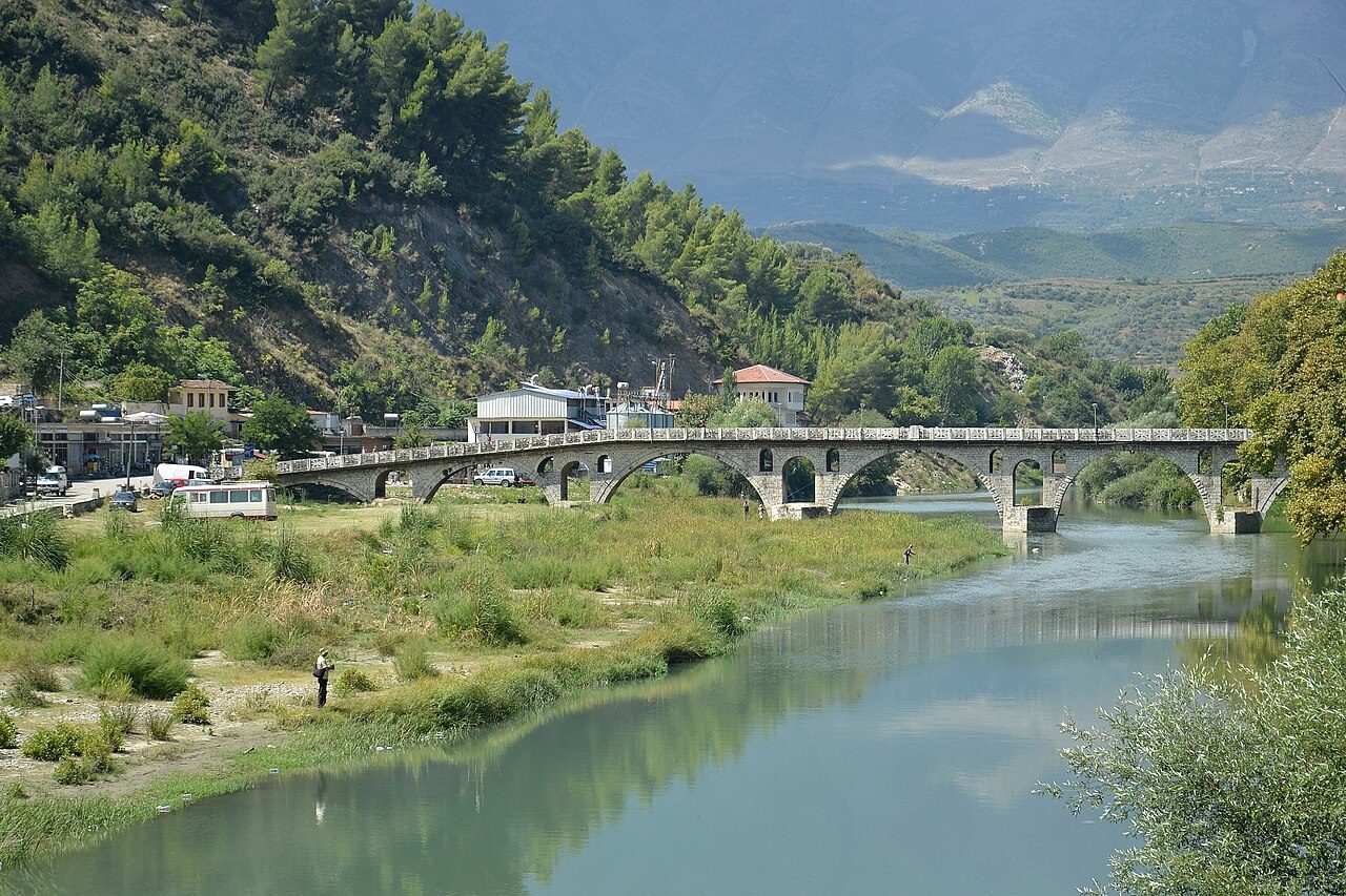 El Puente de Gorica sobre el río Osum, uno de los lugares más bonitos que ver en Berat