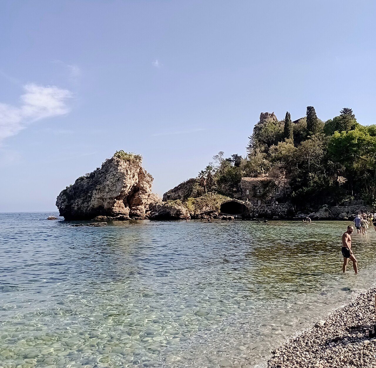 Isola Bella, la playa más famosa que ver en Taormina, ideal en primavera y otoño