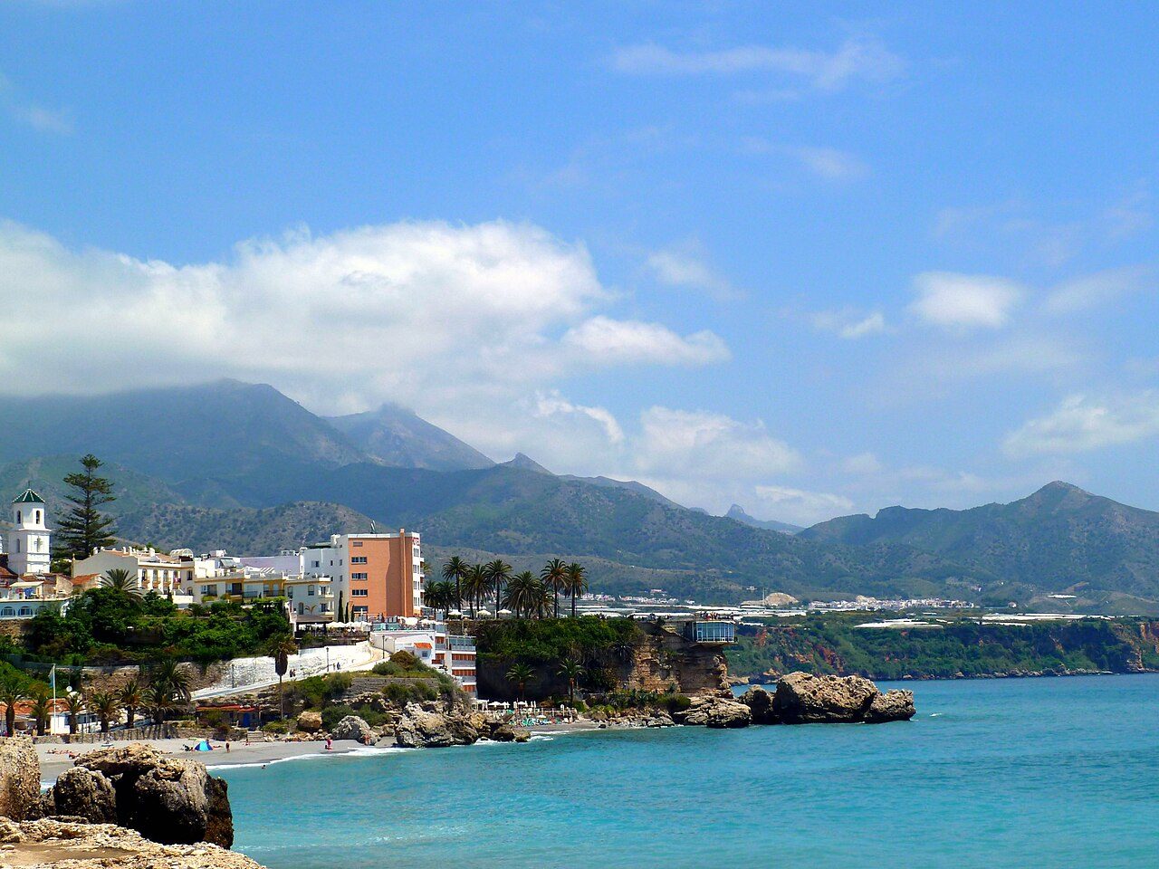 Vistas del Mediterráneo desde el Balcón de Europa, el corazón de qué ver en Nerja
