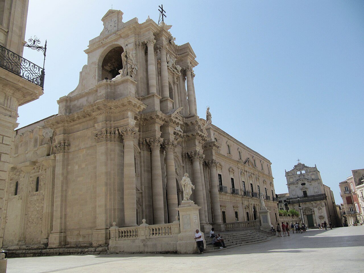 La Piazza Duomo y su catedral, parada obligada de qué ver en Siracusa.