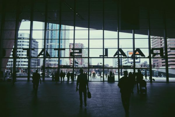 La Centraal Station, moderna puerta de entrada que ver en Róterdam