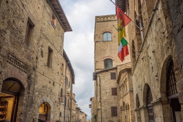San Gimignano y sus torres medievales, parada estrella en cualquier ruta por la Toscana.