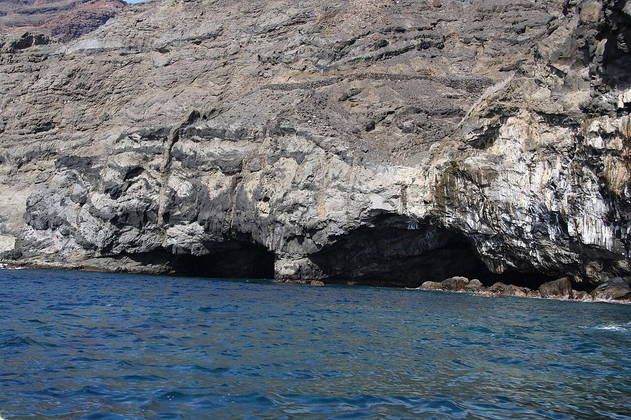 Excursión en barco desde Playa de Santiago para descubrir los acantilados del sur de La Gomera