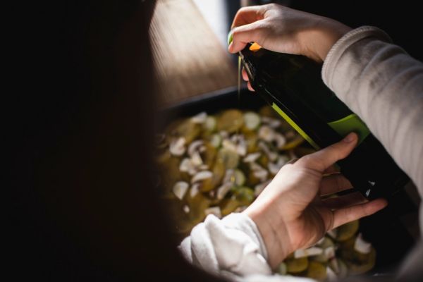 Cata de aceite de oliva entre olivares, una experiencia imprescindible cerca de Baeza