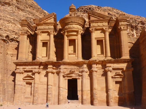 El Monasterio de Petra, al final de 800 escalones