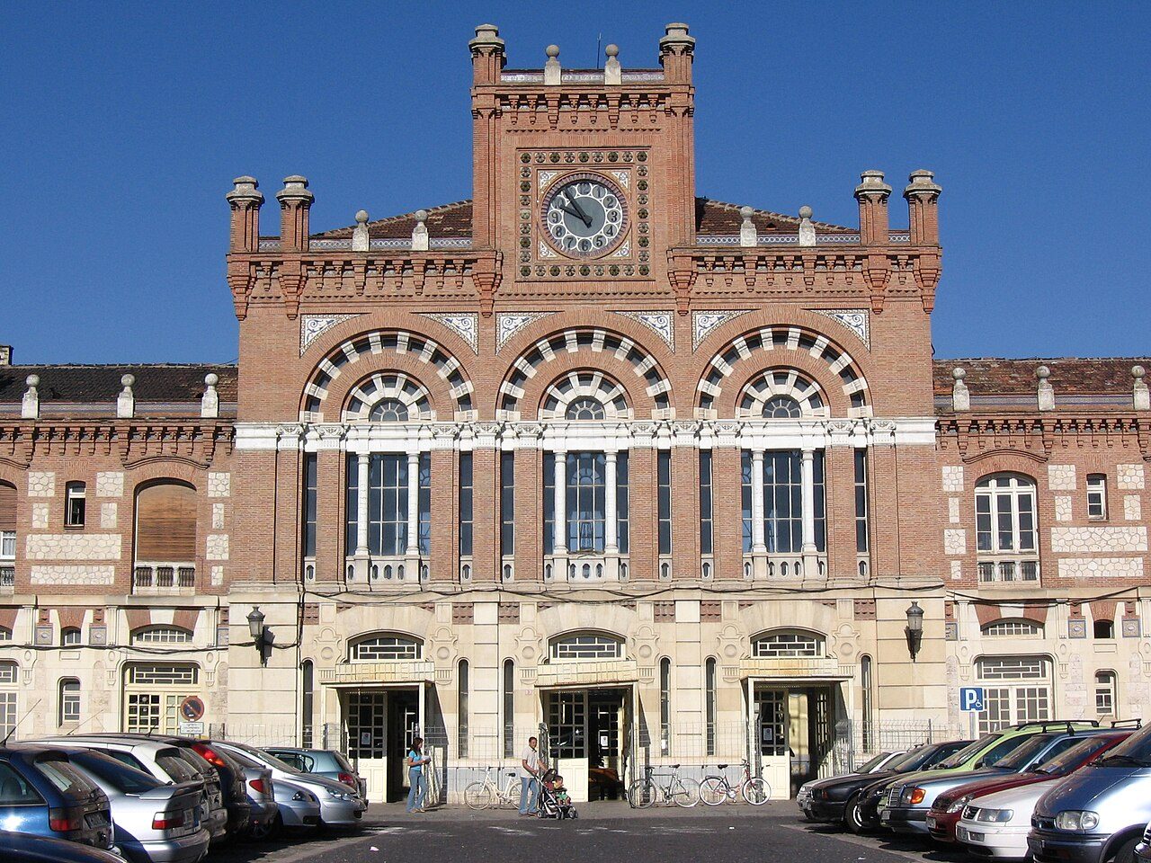 La histórica estación de tren, una de las primeras sorpresas al llegar a Aranjuez