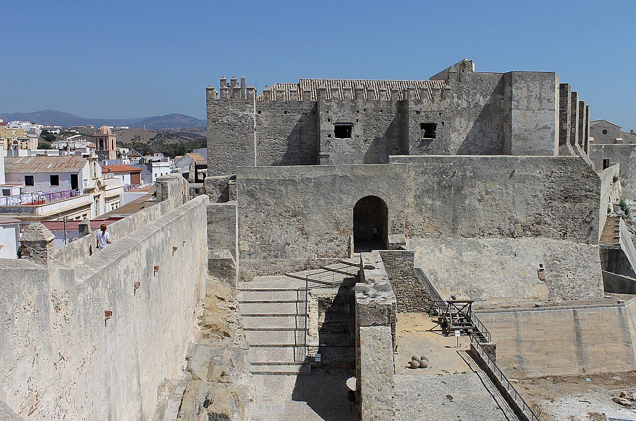 El Castillo de Guzmán el Bueno, parada obligada en cualquier ruta de qué ver en Tarifa