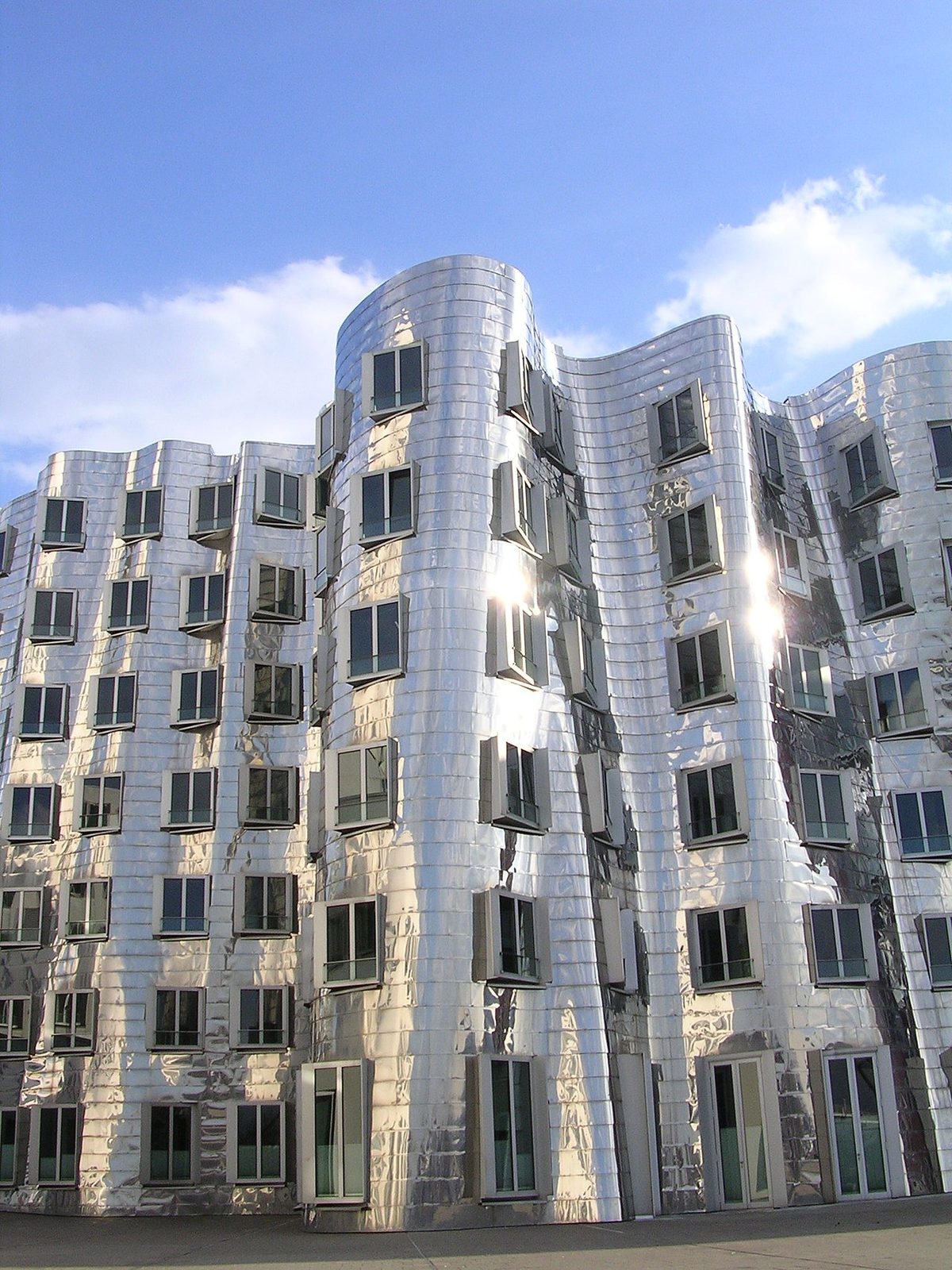 Los edificios de Gehry en el MedienHafen, el barrio más moderno de Düsseldorf