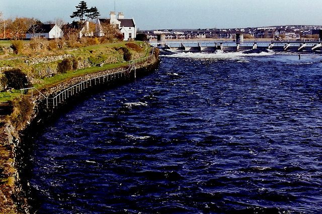 La Catedral de Galway junto al río Corrib, uno de los imprescindibles que ver en Galway