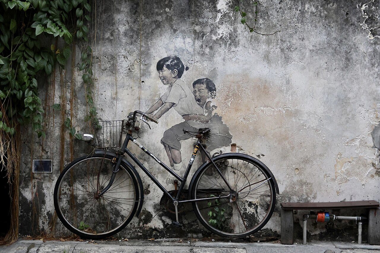 Los murales de George Town, uno de los grandes atractivos de qué ver en Penang
