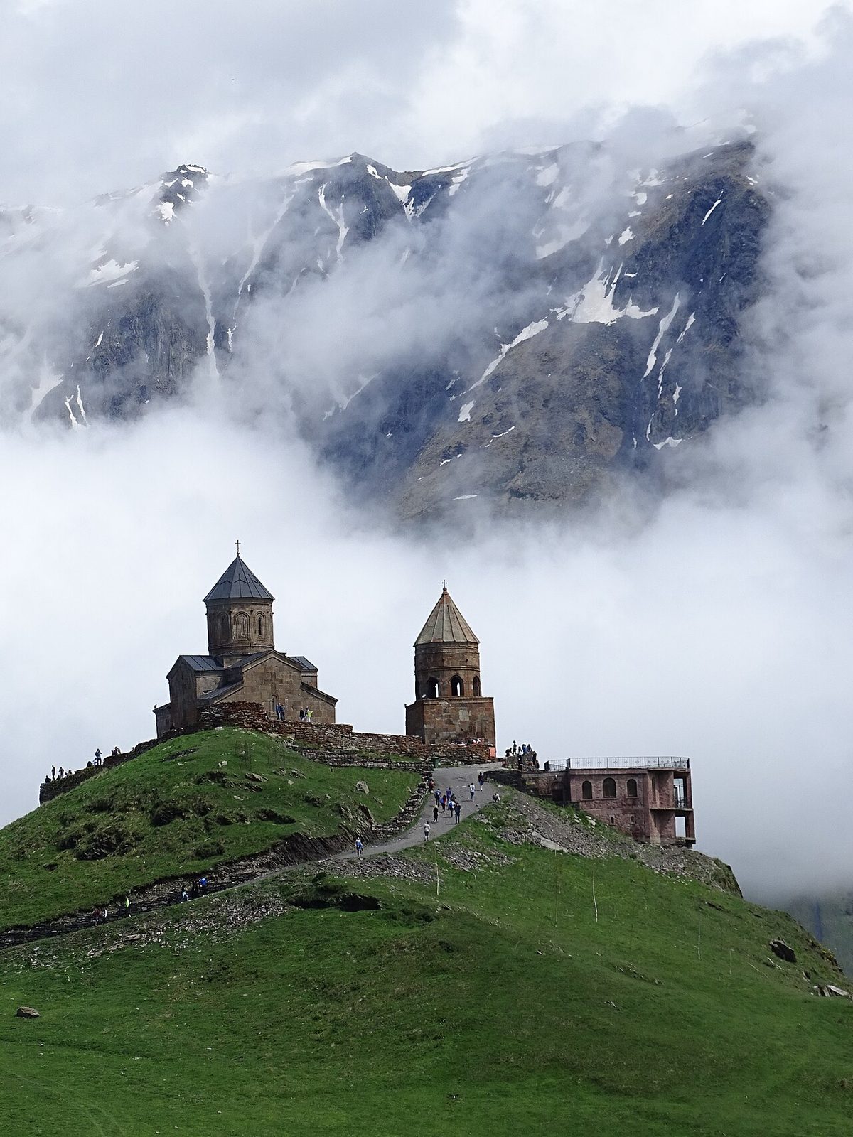 La iglesia de Gergeti en Kazbegi, la excursión más popular desde Tiflis