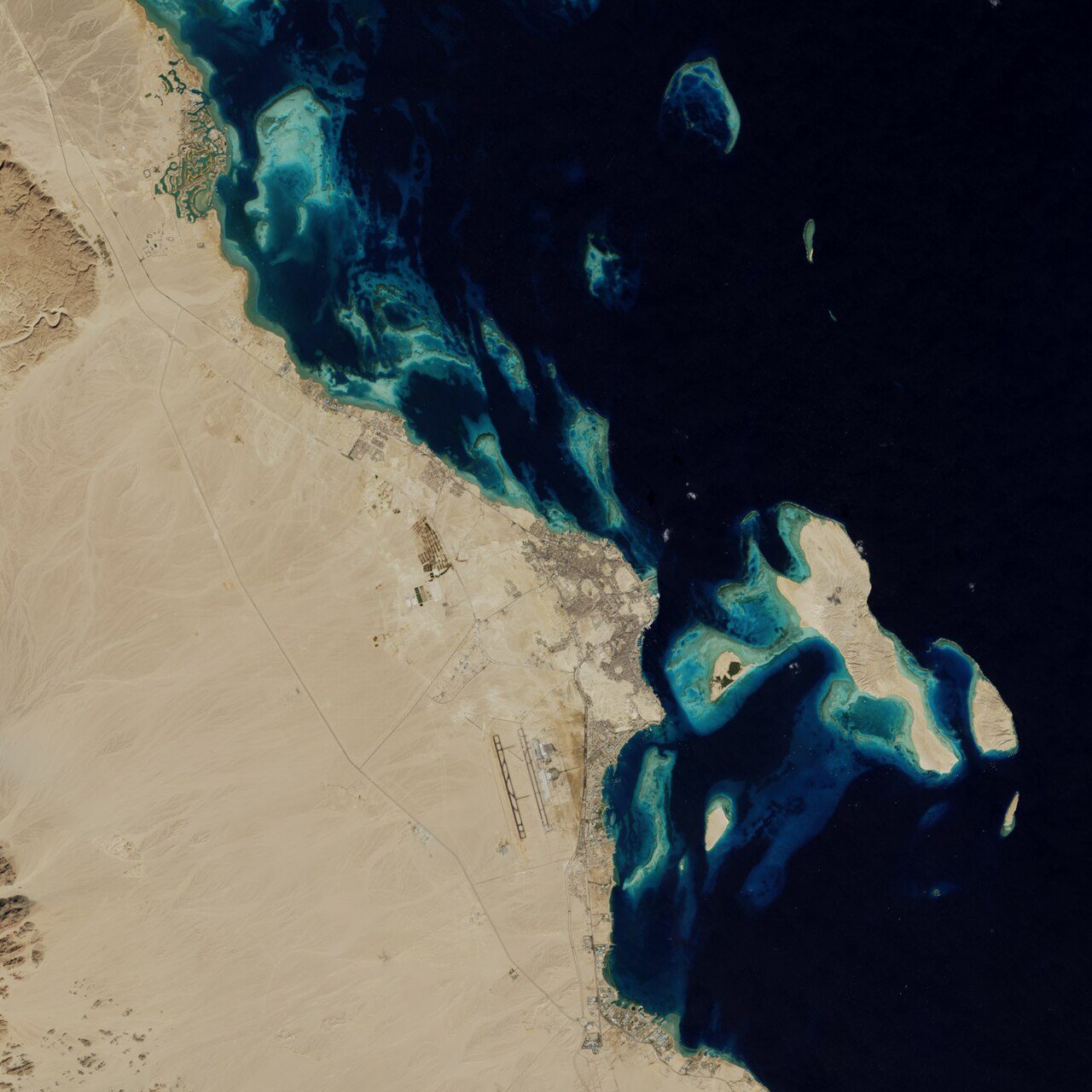 Vista de la costa de Hurghada, la puerta de entrada al Mar Rojo