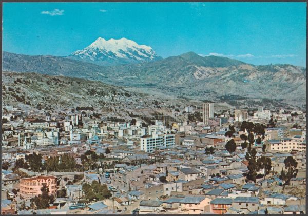 Vista panorámica de La Paz, Bolivia, encajada entre montañas