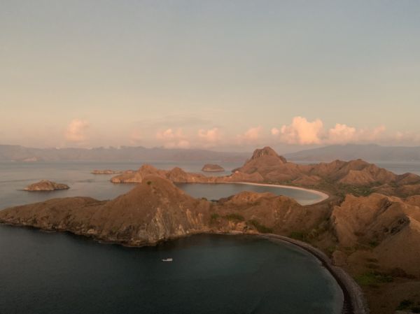 Panorámica desde el mirador de Padar, uno de los imprescindibles cerca de Labuan Bajo