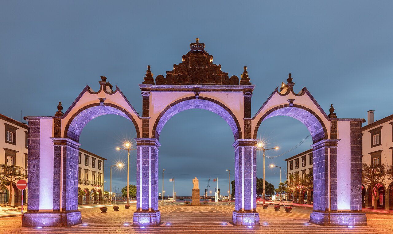 Las Portas da Cidade, símbolo de qué ver en Ponta Delgada