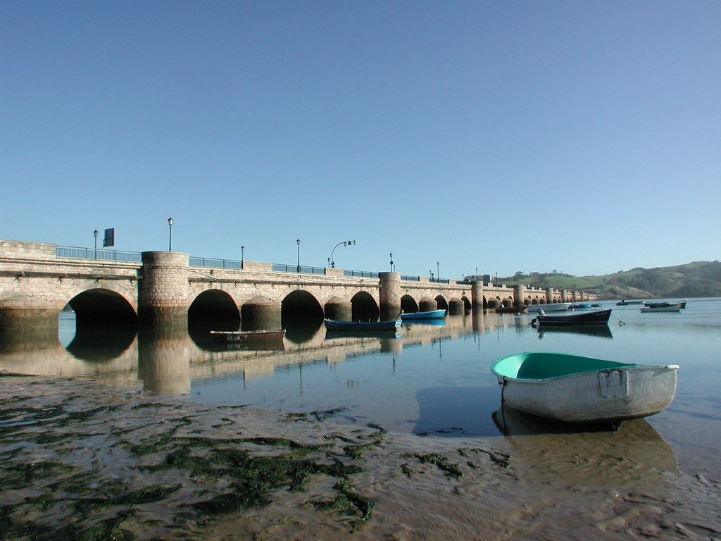 El Puente de la Maza, parada obligada en cualquier itinerario por San Vicente de la Barquera