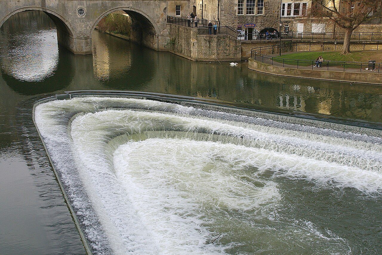 El Puente Pulteney sobre el río Avon, imagen icónica que ver en Bath