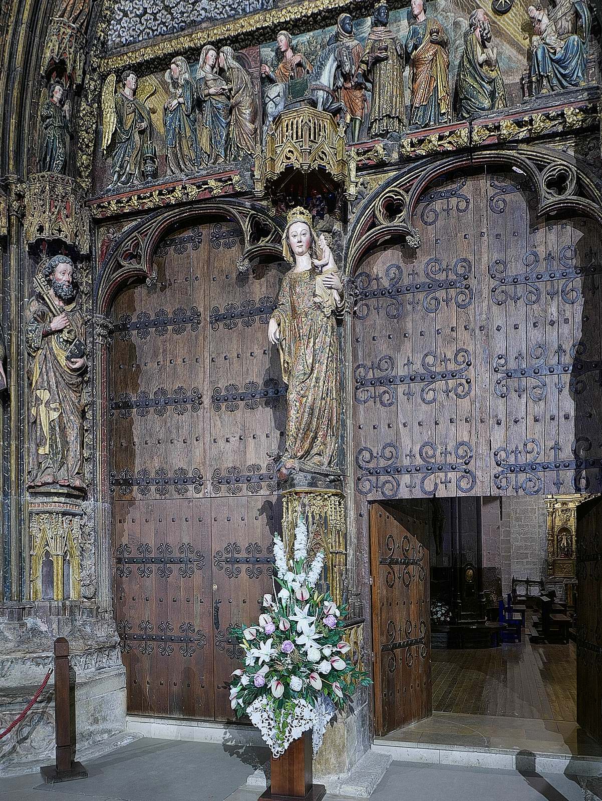 El pórtico policromado de Santa María de los Reyes, el imprescindible que ver en Laguardia