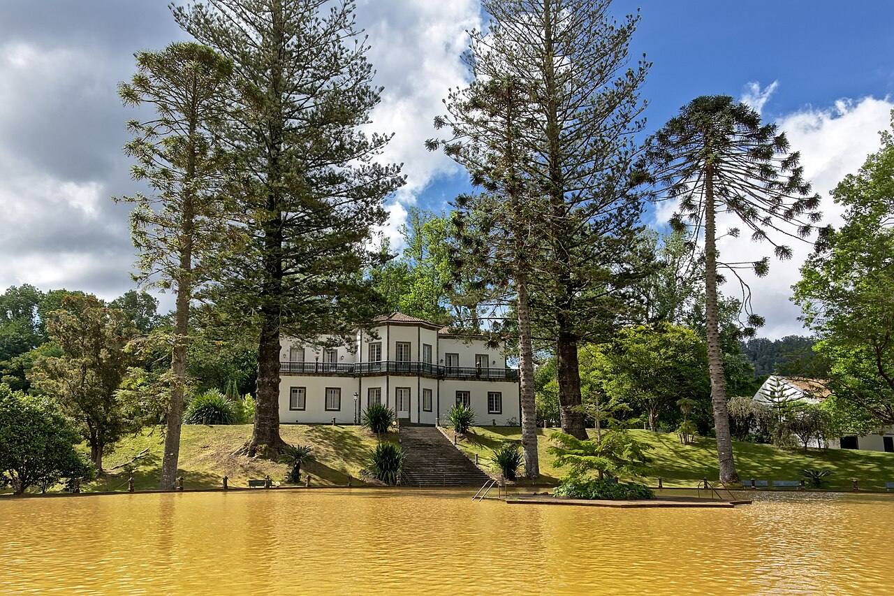 Baños termales en Furnas, un plan imprescindible que hacer en São Miguel