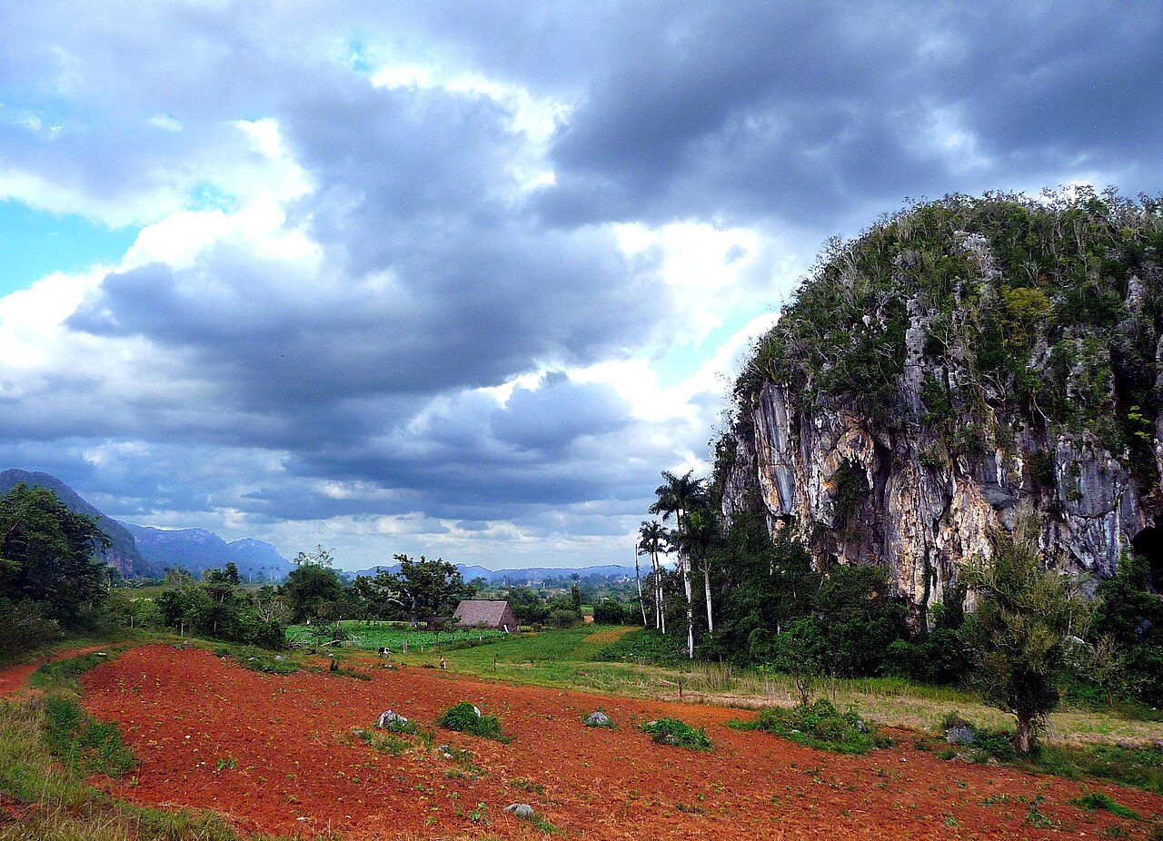 El valle de Viñales con sus mogotes, lo primero que ver al llegar
