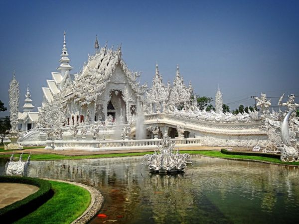 El deslumbrante Templo Blanco (Wat Rong Khun), el gran imprescindible que ver en Chiang Rai