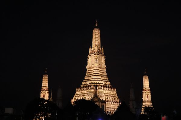 El Wat Arun, uno de los templos imprescindibles que ver en Bangkok