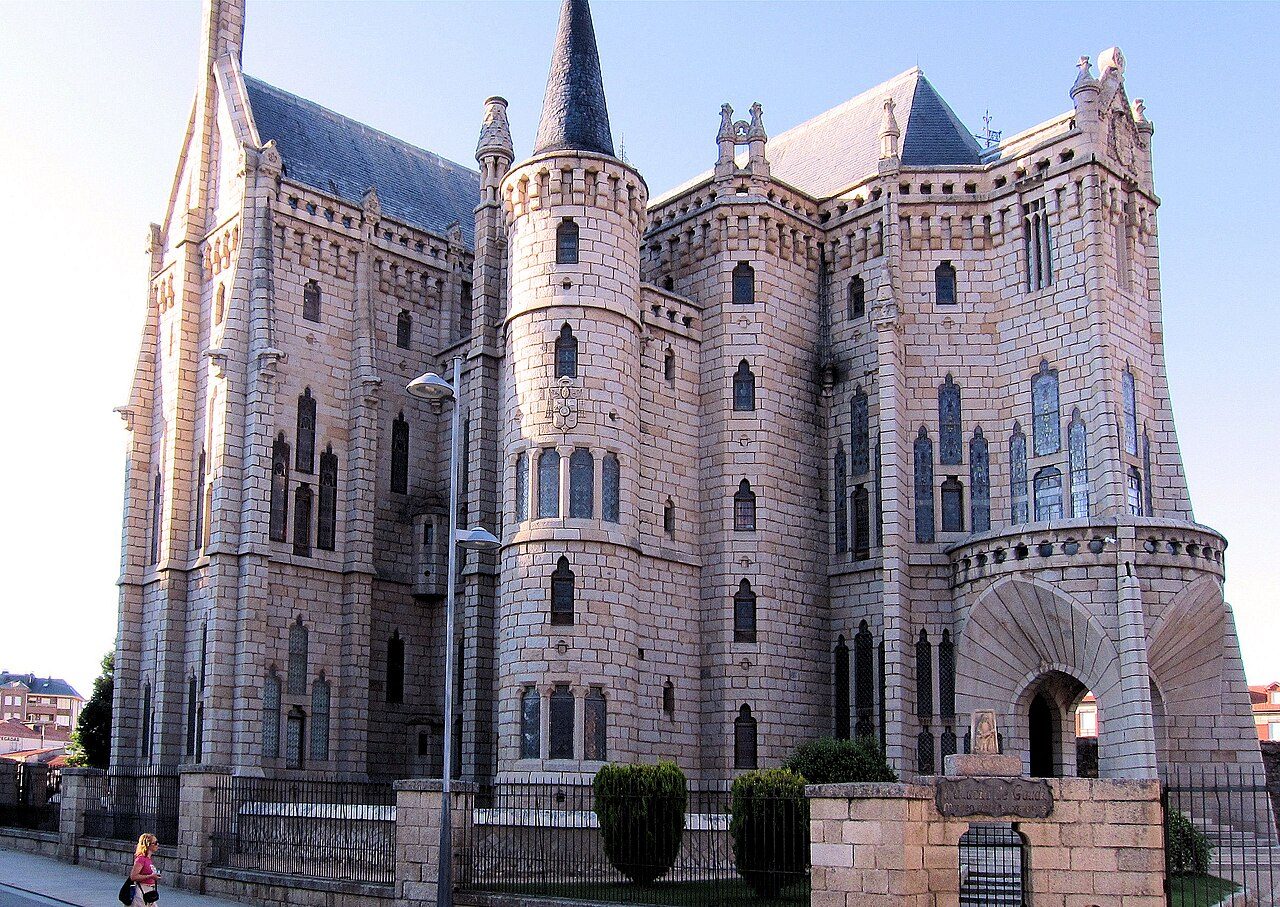 El Palacio Episcopal de Gaudí, lo más famoso que ver en Astorga