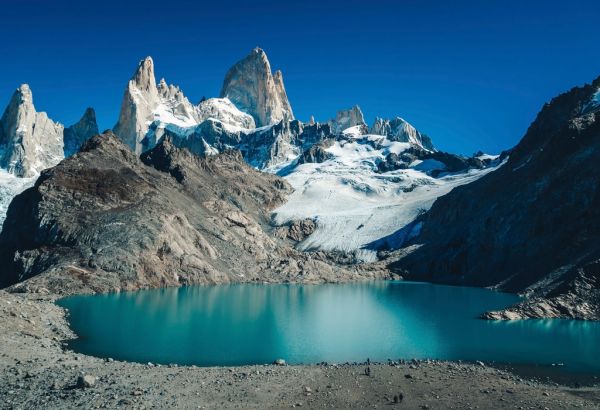 La carretera de acceso a El Chaltén con el Monte Fitz Roy al fondo