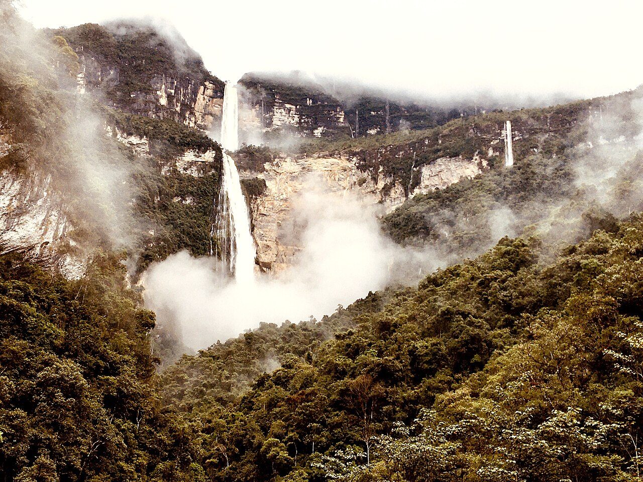 La catarata de Gocta, una de las cosas que ver en Chachapoyas que más impresionan