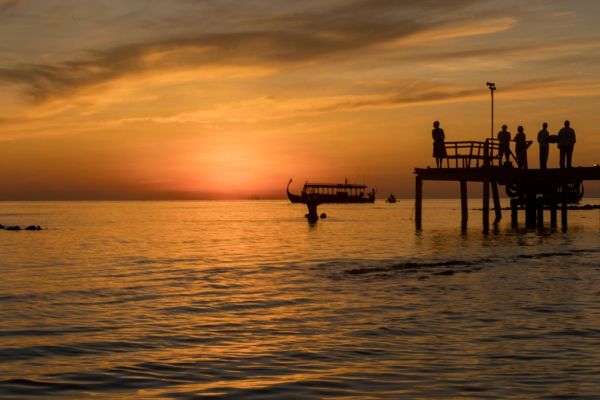 Atardecer en Maafushi, uno de los planes gratis que no debes perderte