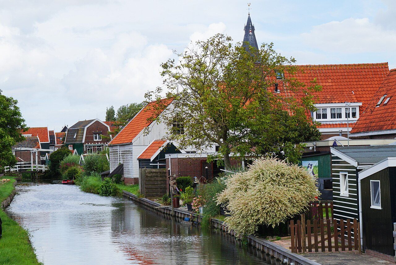 Las casitas de madera de Marken, una excursión perfecta desde Volendam en ferry