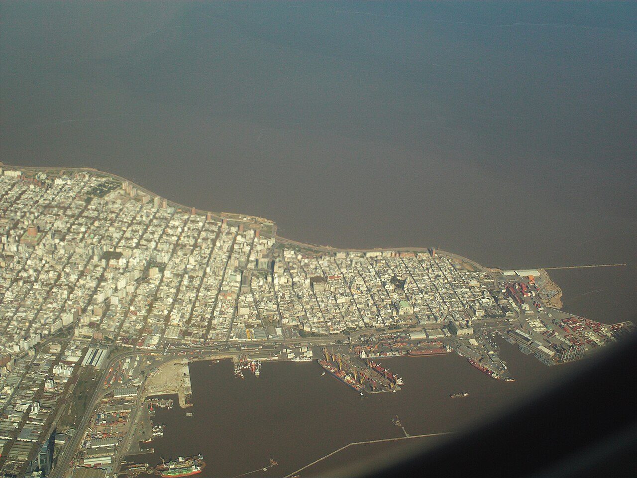 Vista del casco histórico, punto de partida para decidir qué ver en Montevideo