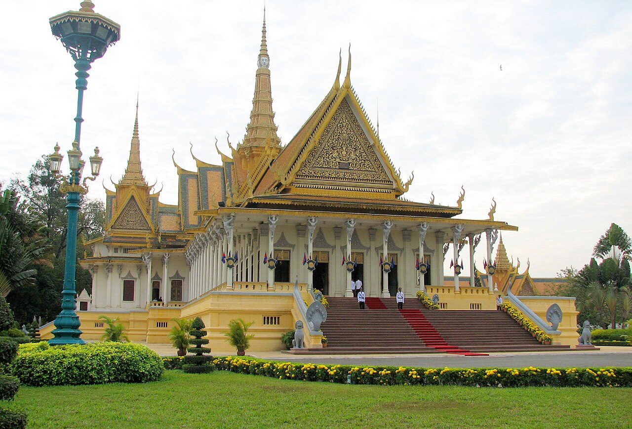 Vista del río en Nom Pen, punto de partida para descubrir la capital de Camboya