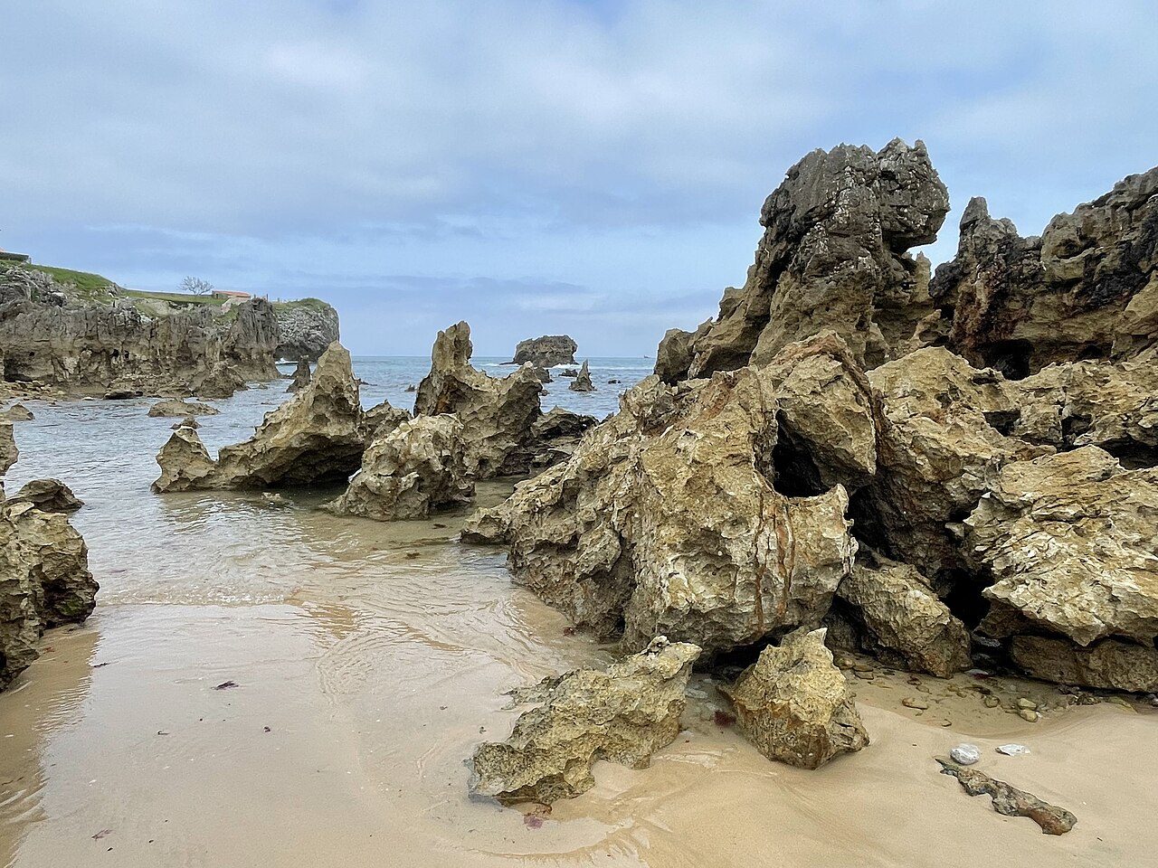 La playa de Toró, una de las estampas más bonitas que ver en Llanes