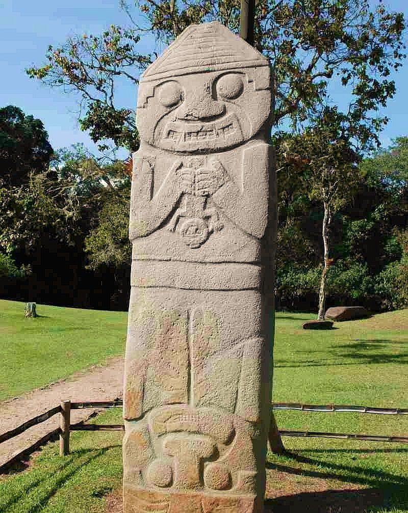Estatuas del parque arqueológico de San Agustín, una excursión imprescindible desde Neiva