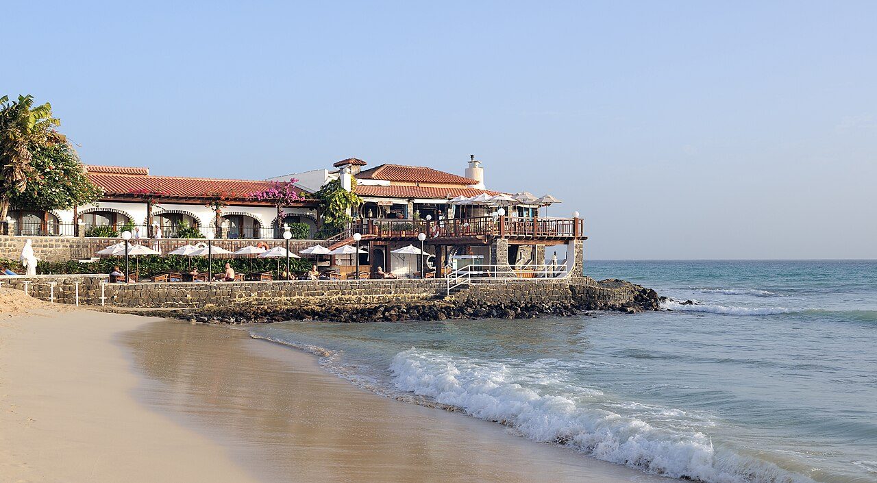 Playa de arena blanca en Santa María, Isla de Sal (Cabo Verde)
