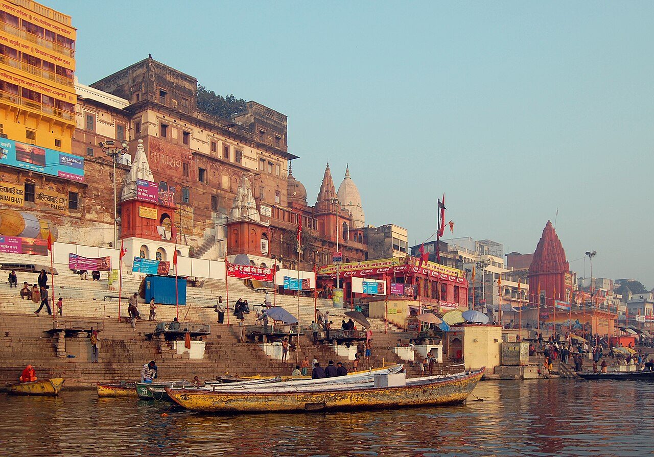 Callejear por el casco antiguo, un imprescindible del itinerario por Varanasi