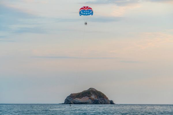Deportes acuáticos en Salou, uno de los planes más divertidos que ver y hacer