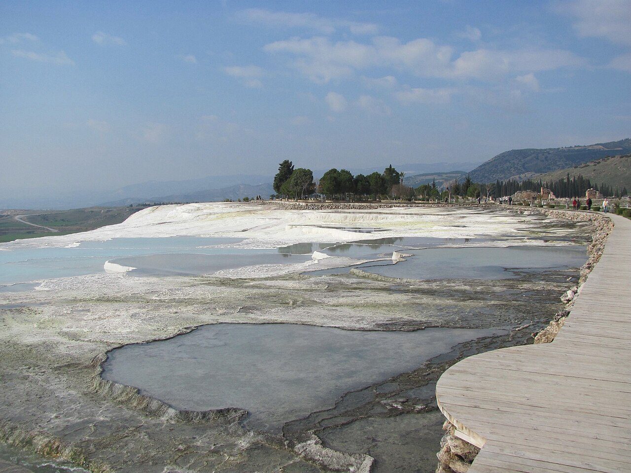 Bañarse descalzo en las piscinas naturales, otro imprescindible que ver en Pamukkale