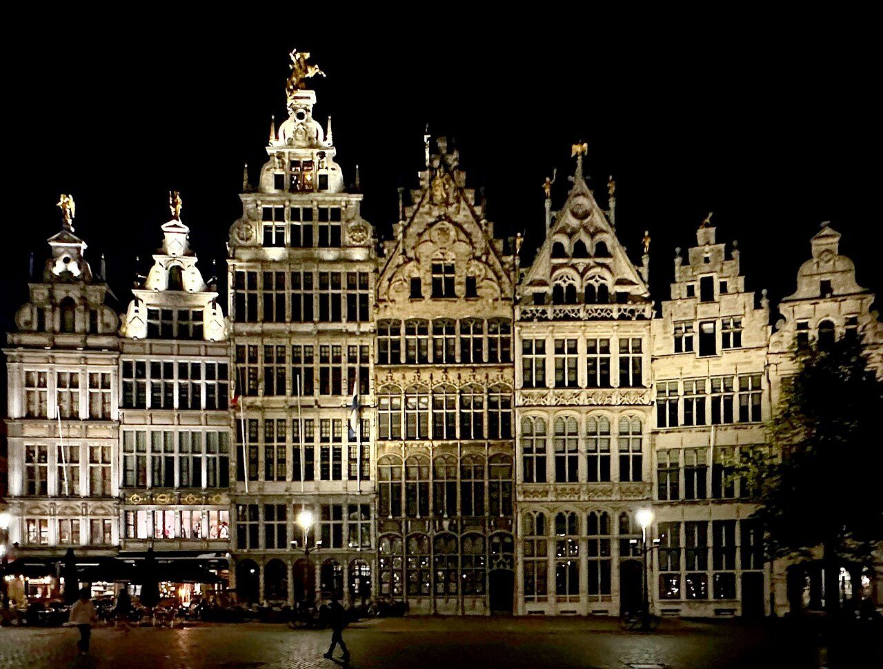 Casas gremiales del Grote Markt, parada clásica de los tours y visitas guiadas en Amberes.
