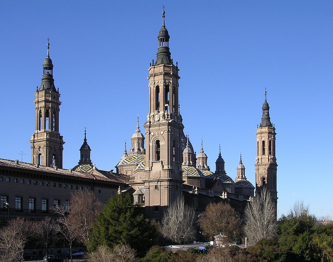 Entradas y museos en Zaragoza: la Basílica del Pilar a orillas del Ebro.