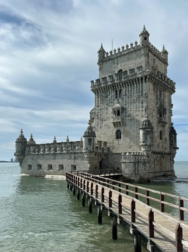 Los tours y visitas guiadas en Lisboa suelen incluir la Torre de Belém y los Jerónimos.