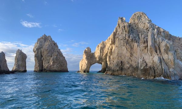Naturaleza y aventura en Los Cabos: el desierto encontrándose con el mar de Cortés.