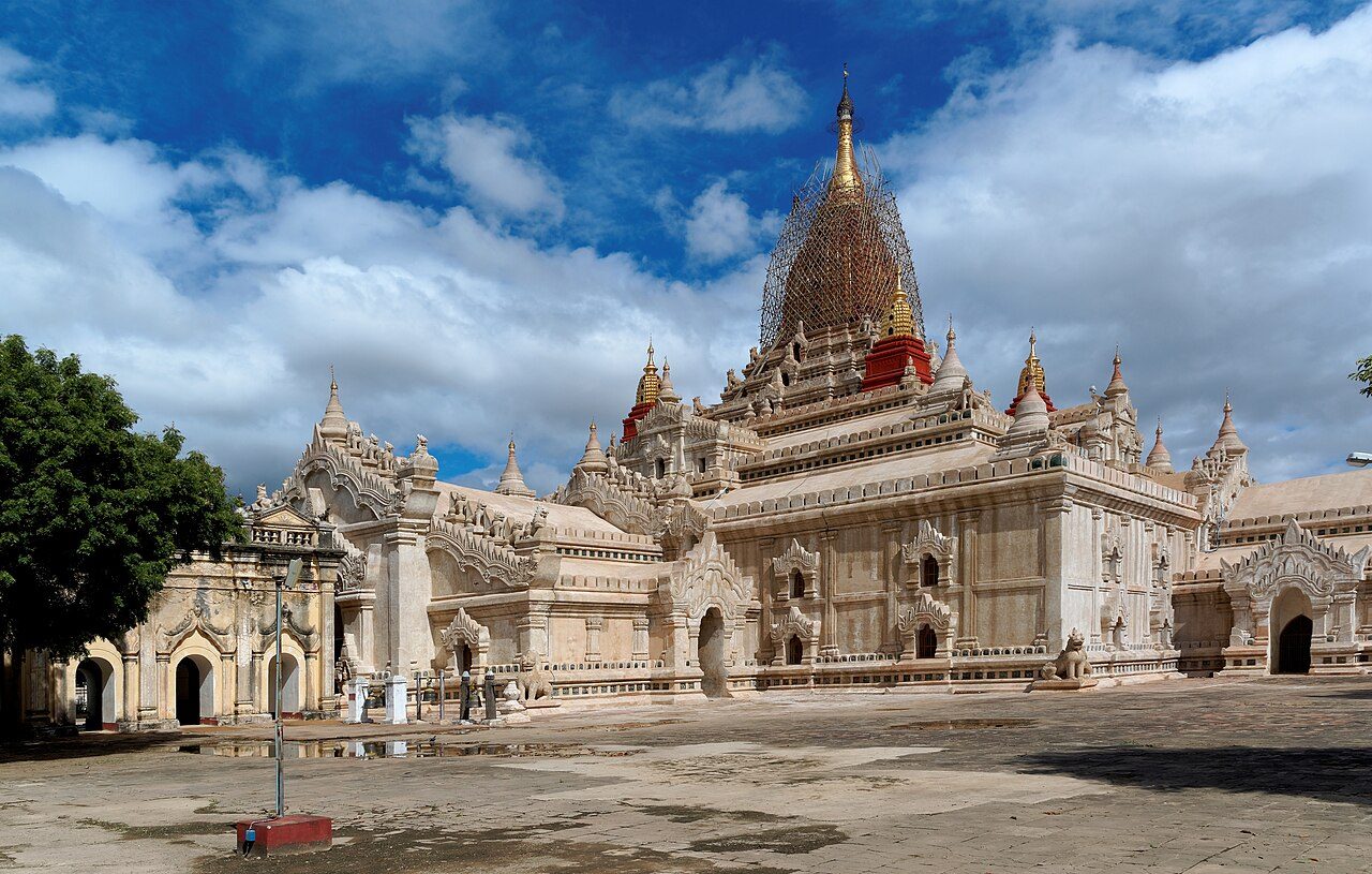 El templo Ananda, uno de los imprescindibles que ver en Bagan