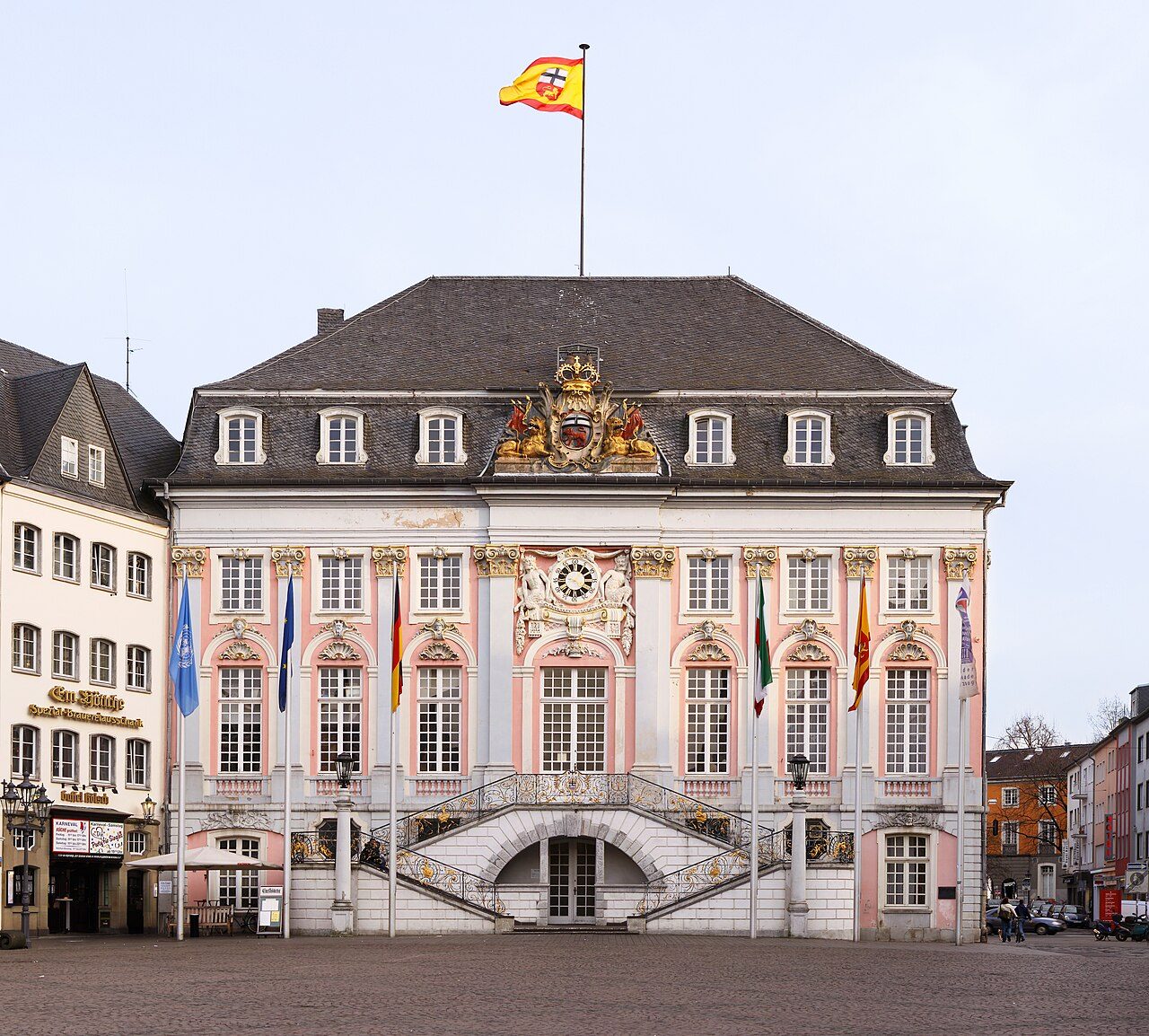 Vistas del casco antiguo de Bonn junto al río Rin