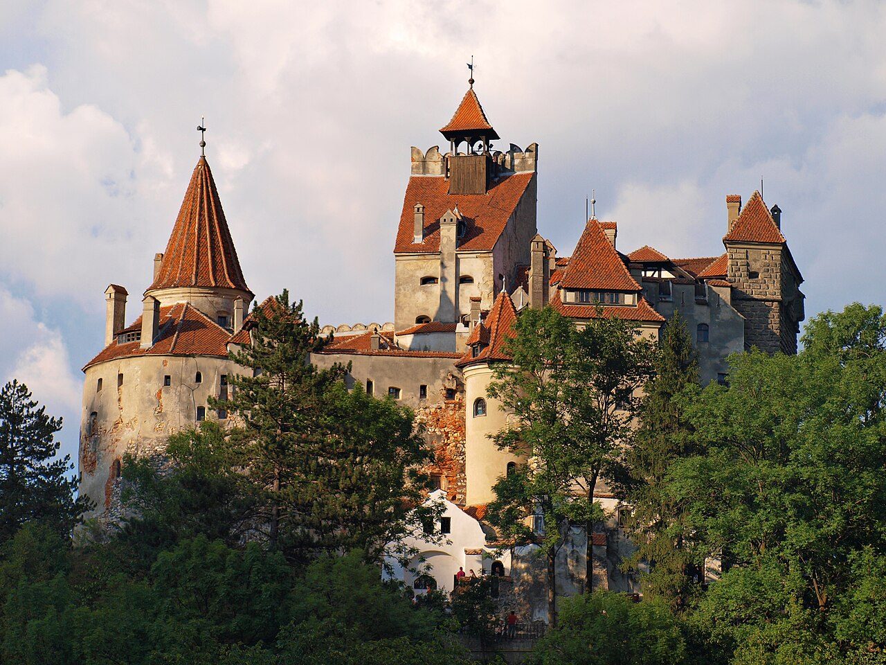 El pueblo de Bran entre los Cárpatos, una escapada económica en Transilvania