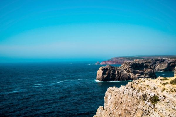 Acantilados del Cabo de San Vicente, protagonistas de las excursiones de un día en Lagos.
