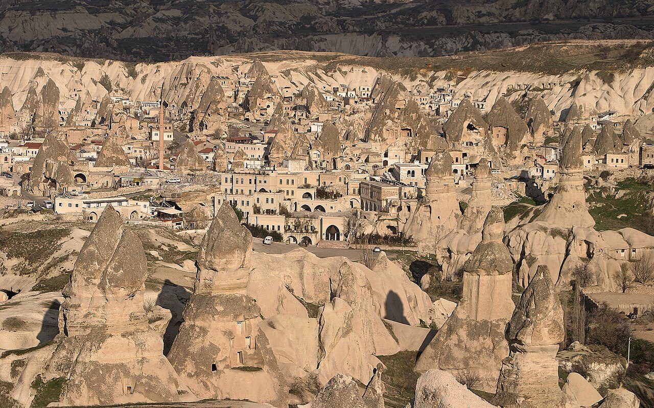 Valles y chimeneas de hadas en una visita guiada por Capadocia